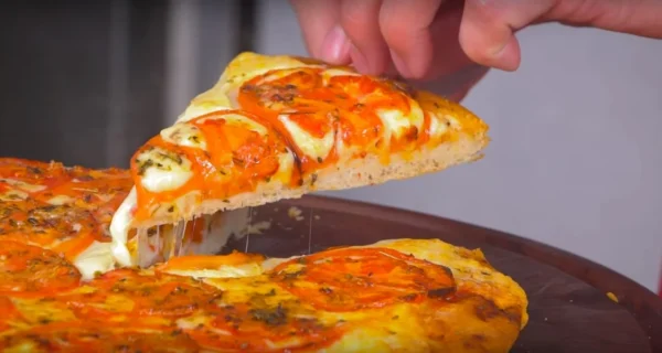 Pizza vegana napolitana (8 porciones) Lista para el horno! 🔸